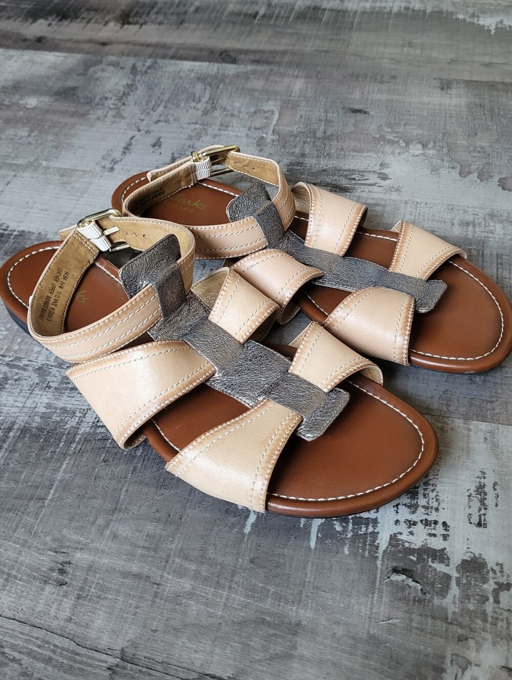 Clarks Artisan Leather Gladiator Sandals Womens 9.5 Beige Metallic Comfort Shoes